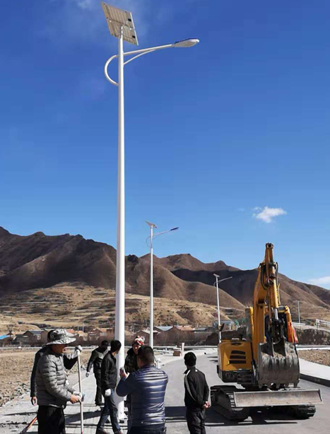 甘南碌曲10米金塔太阳能路灯项目